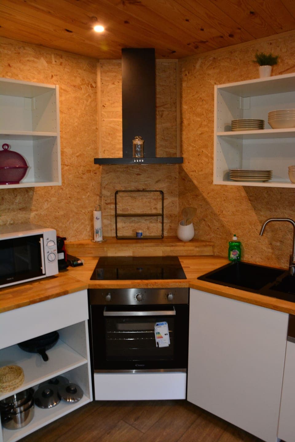 Apartment | Private kitchen | Fridge, microwave, stovetop, dishwasher
