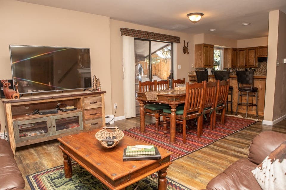 Townhome, 2 Bedrooms | Private kitchen | Fridge, microwave, oven, dishwasher