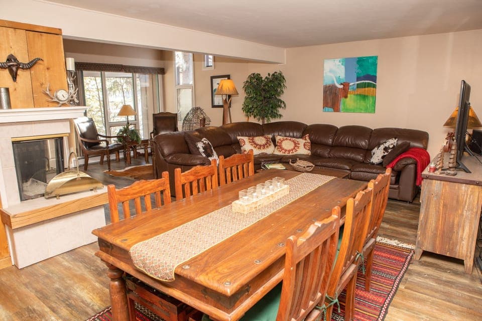 Townhome, 2 Bedrooms | Dining room