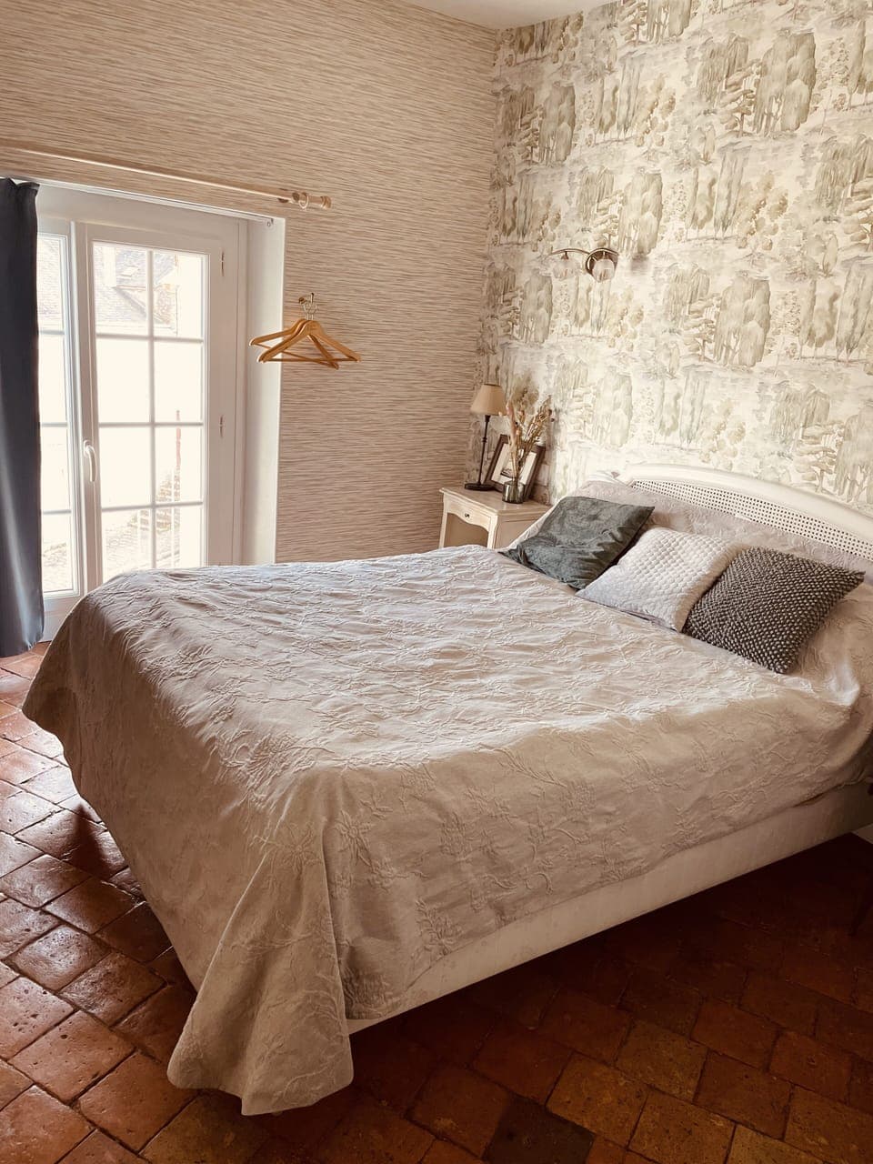 Double Room | Individually decorated, individually furnished, blackout drapes