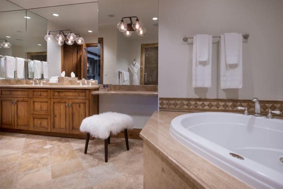 Condo (Beaver_Creek_Ritz-Carlton_1Bedroom) | Bathroom | Towels
