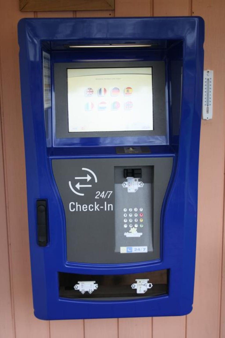 Check-in/check-out kiosk