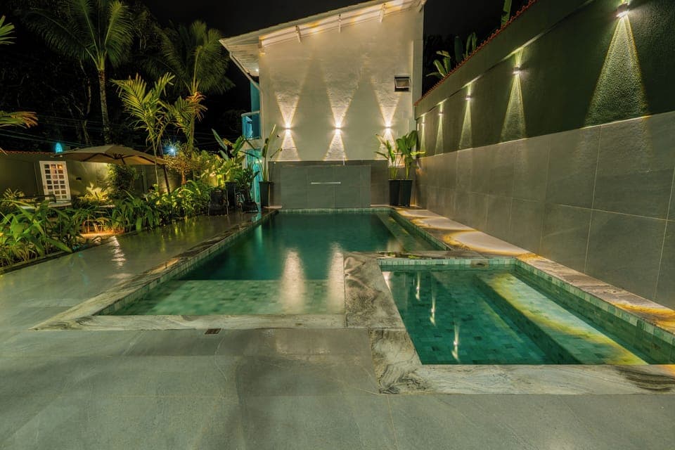 Outdoor pool, open 7:00 AM to 10:00 PM, pool umbrellas, sun loungers