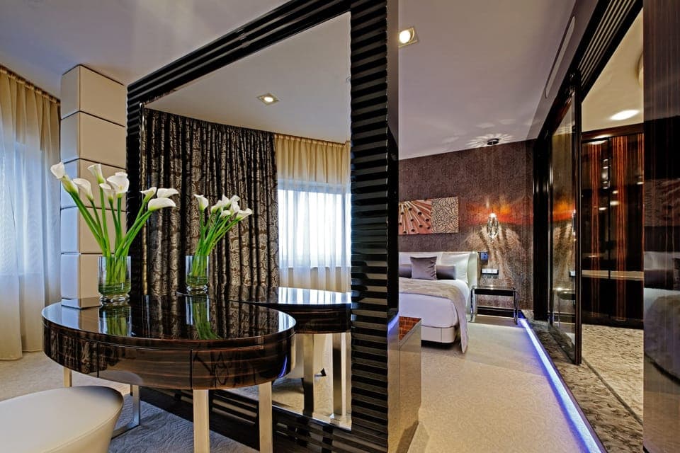 Presidential Suite | Hypo-allergenic bedding, minibar, in-room safe, desk