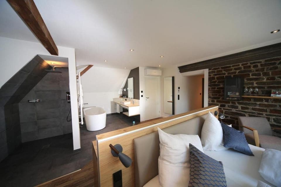 In-room safe, desk, blackout drapes, free WiFi