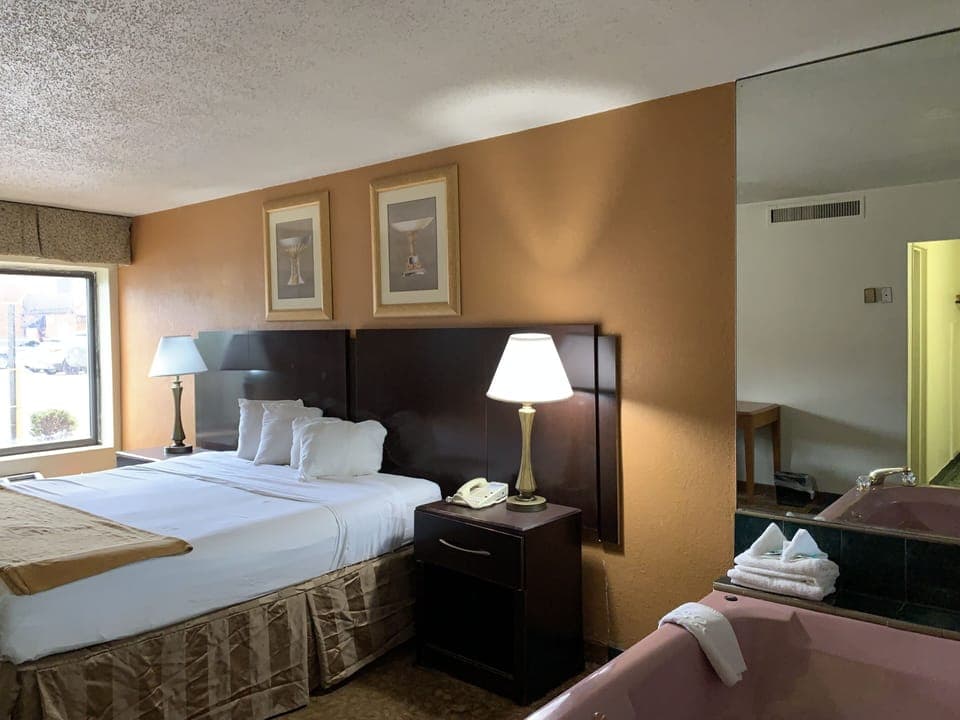 Standard Room, 1 King Bed, Jetted Tub | Desk, laptop workspace, iron/ironing board, cribs/infant beds