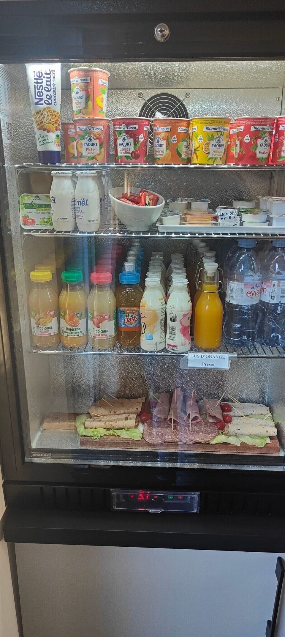 Daily continental breakfast (EUR 6 per person)