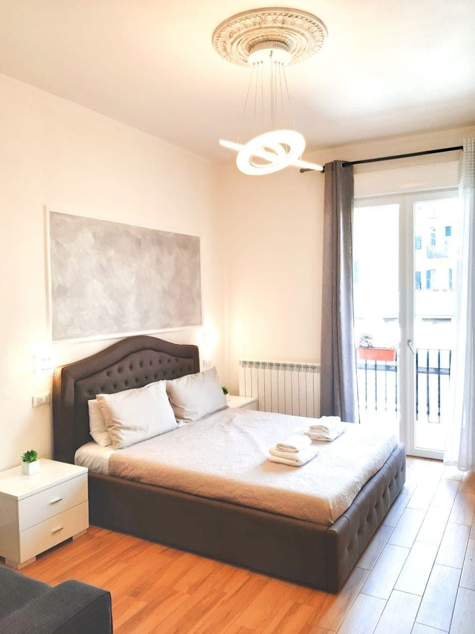 Deluxe Double Room, 1 Bedroom, Private Bathroom, Courtyard View | Desk, blackout drapes, soundproofing, iron/ironing board