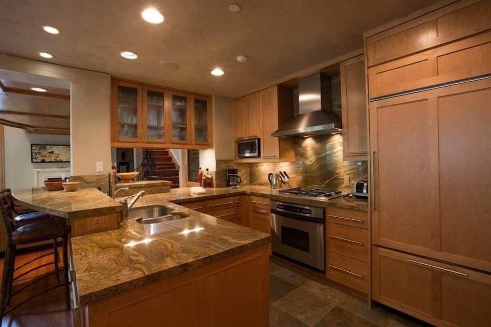 Condo, 3 Bedrooms | Private kitchen | Fridge, oven, coffee/tea maker, toaster