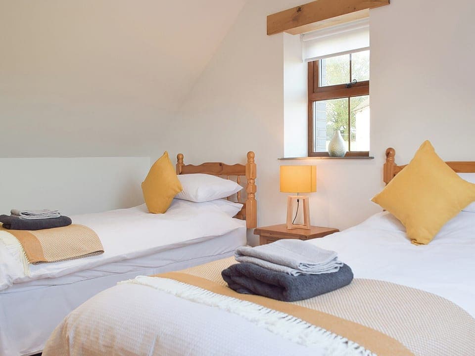 Twin bedroom | Y Beudy Bach, Pontyberem, near Kidwelly