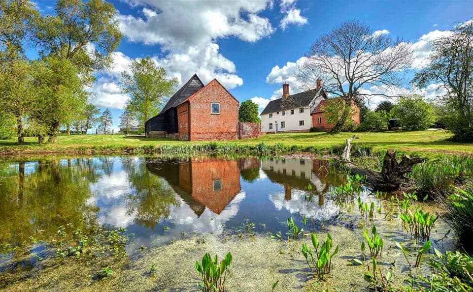 Brook Farm is a grade II* listed farm with 2.3 acres