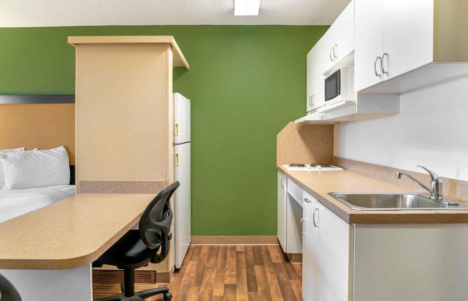 Studio, 2 Double Beds, Non Smoking | Private kitchen | Fridge, microwave, stovetop, coffee/tea maker