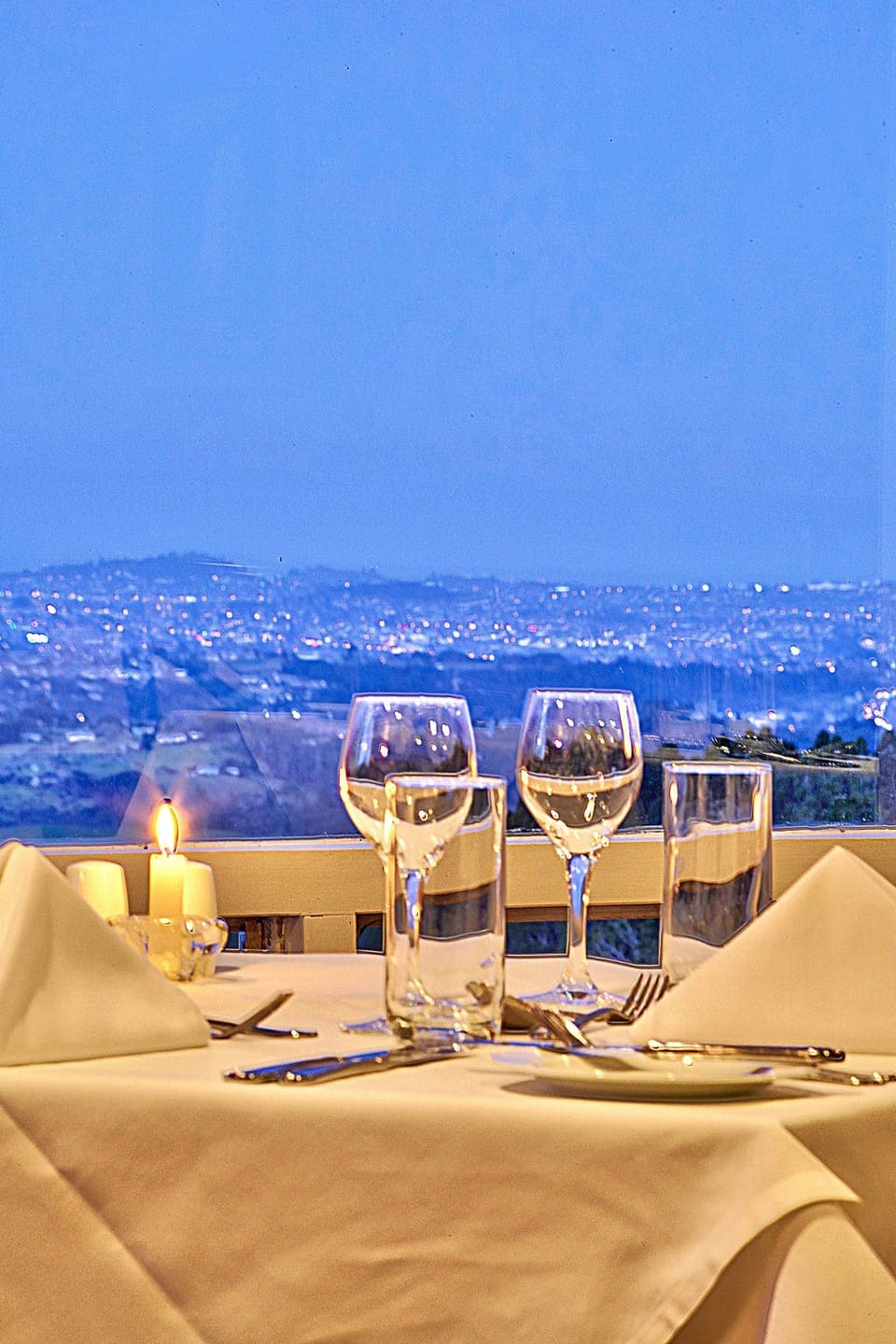 Breakfast, lunch and dinner served