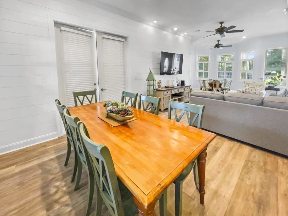 1st Floor | Dining & Living Area