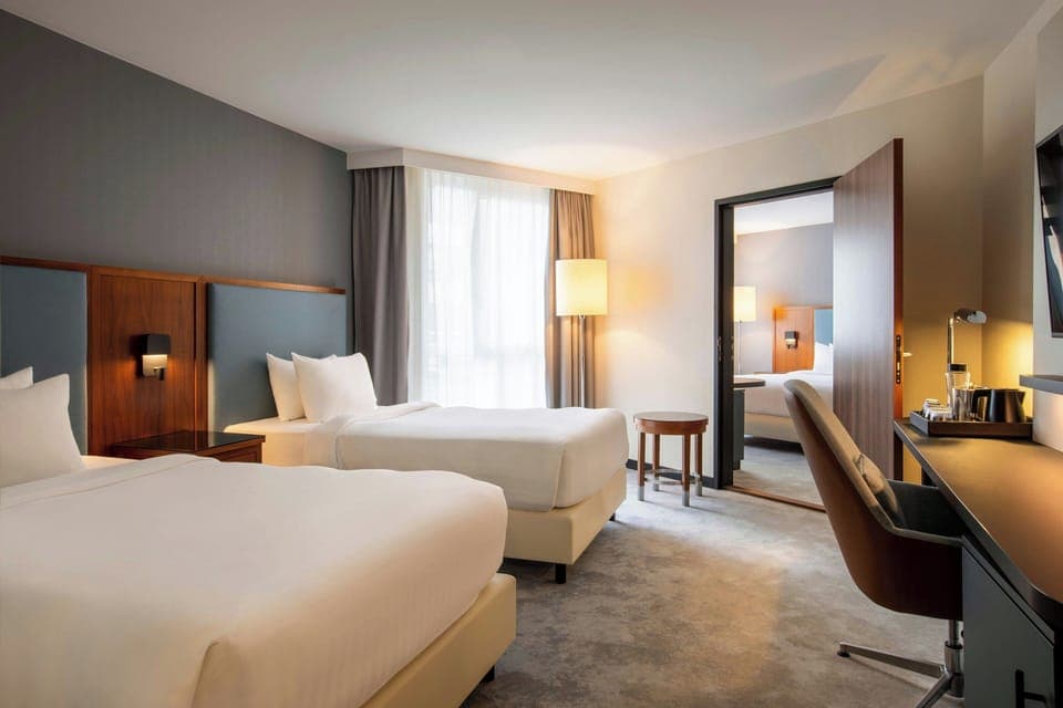 Room, 1 Double Bed | Premium bedding, in-room safe, desk, blackout drapes