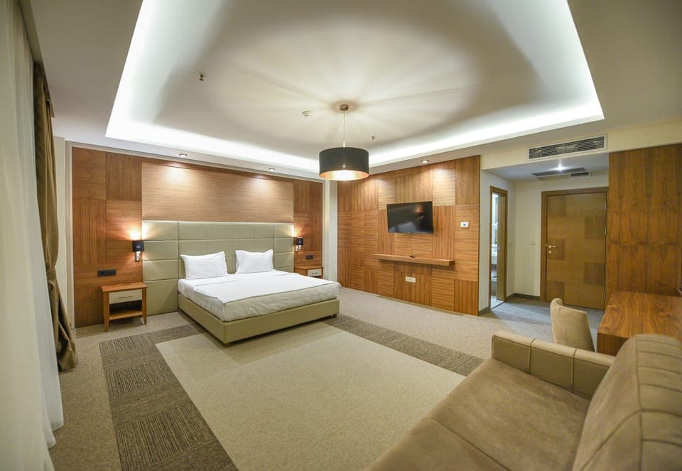 In-room safe, desk, soundproofing, free cribs/infant beds