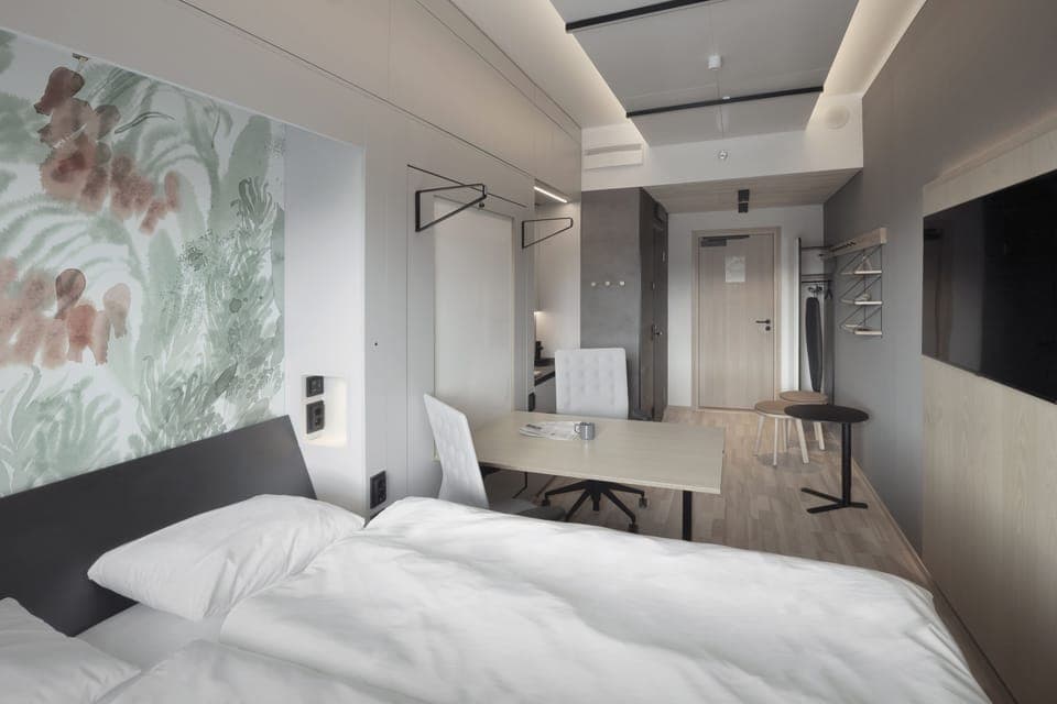 VALO Comfort Twin | Hypo-allergenic bedding, in-room safe, blackout drapes, soundproofing