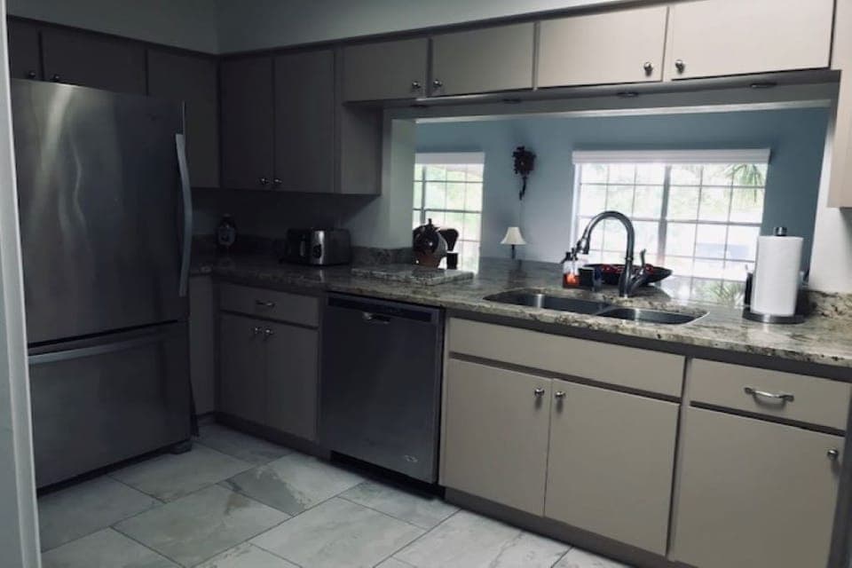 full kitchen
