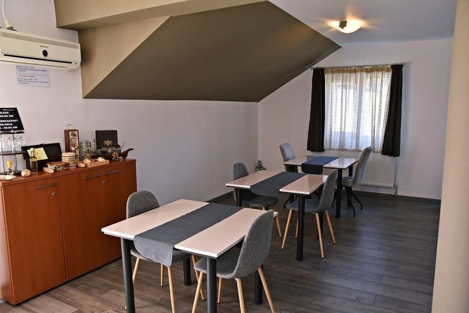 Daily buffet breakfast (RON 20 per person)