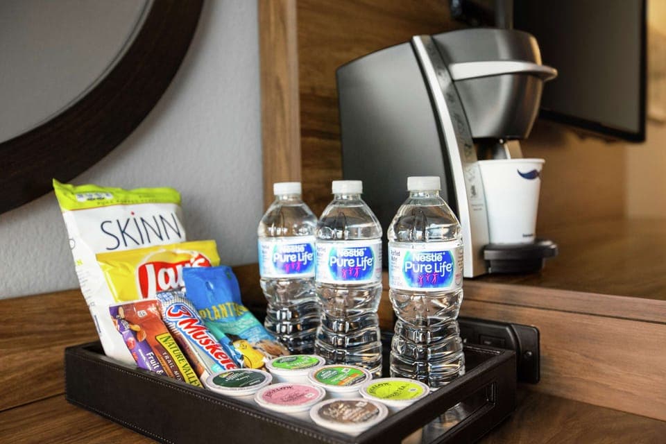 Room, 1 King Bed, Non Smoking (Drinks & Snacks) | Premium bedding, desk, blackout drapes, iron/ironing board