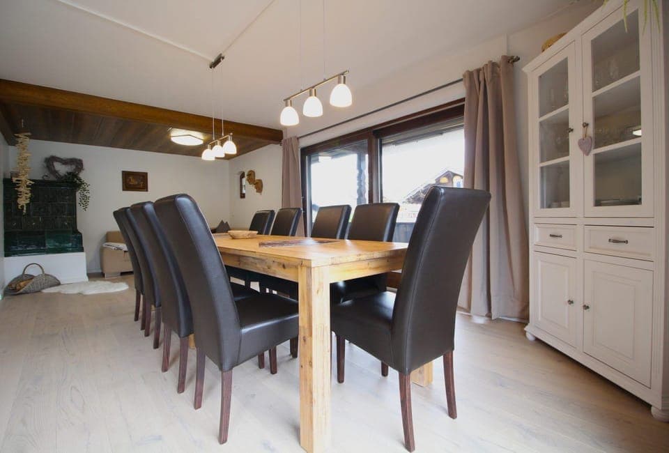 Apartment, 4 Bedrooms (Kaiserstube) | In-room dining