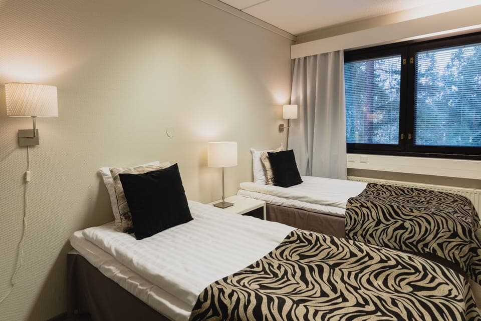 Standard Twin Room | Premium bedding, desk, laptop workspace, blackout drapes