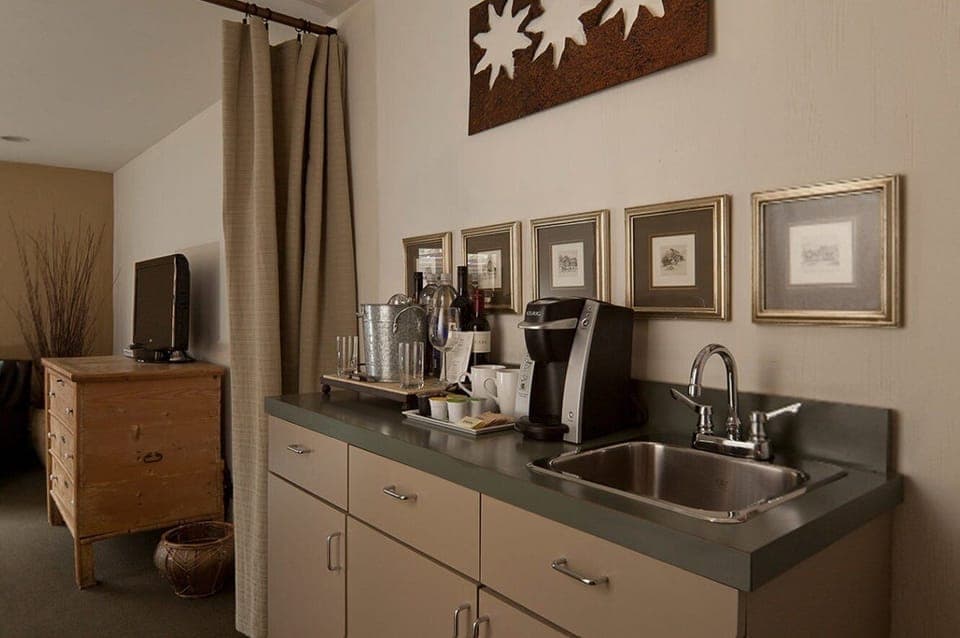 Iron/ironing board, rollaway beds, Internet, bed sheets