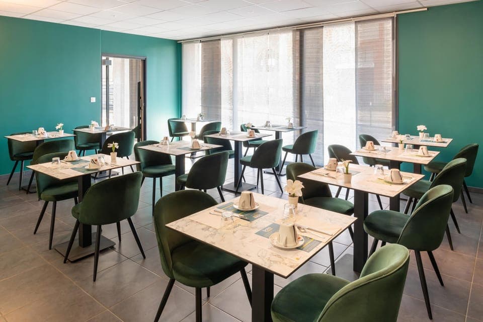 Daily buffet breakfast (EUR 16 per person)