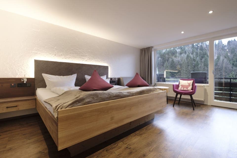 Standard Double Room, Balcony | Hypo-allergenic bedding, minibar, individually decorated, desk