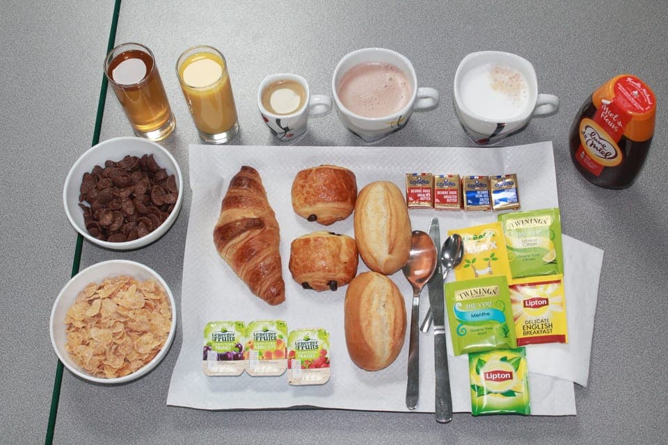 Daily buffet breakfast (EUR 6.90 per person)