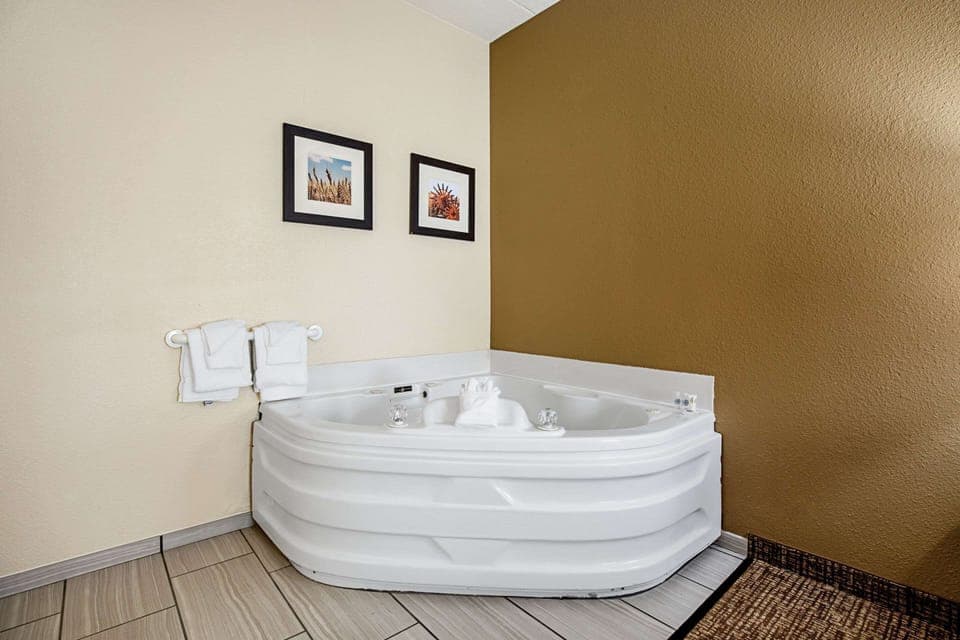 Pillowtop beds, desk, iron/ironing board, WiFi