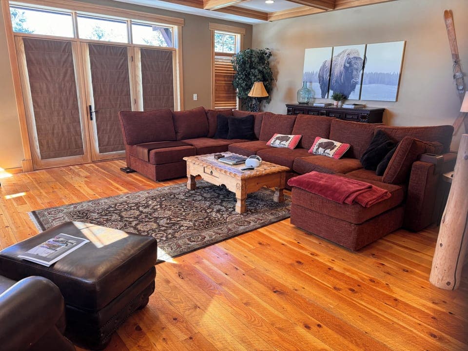 Large Family/TV room with tons of seating for all