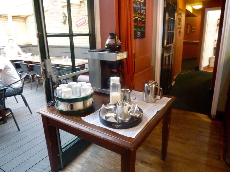 Breakfast, lunch and dinner served