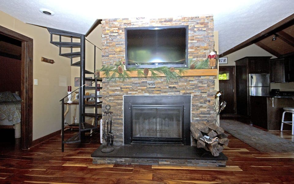 TV, fireplace
