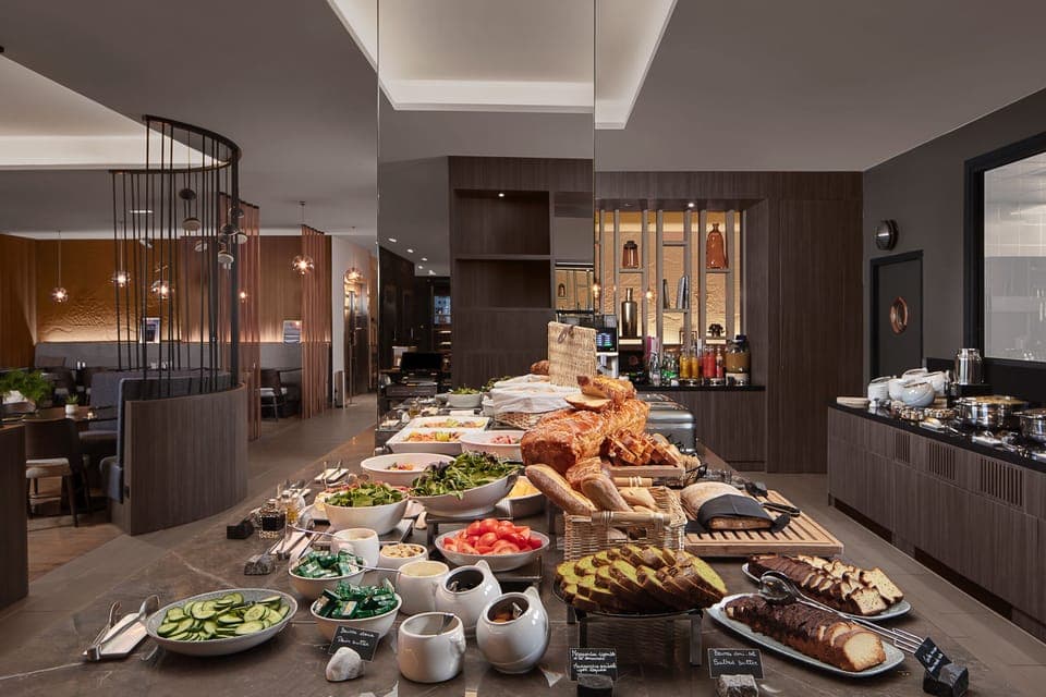 Daily full breakfast (EUR 26 per person)