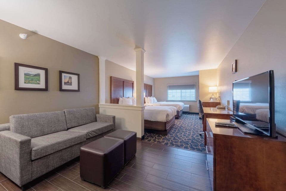 Suite, Multiple Beds, Non Smoking | Individually decorated, individually furnished, desk, laptop workspace