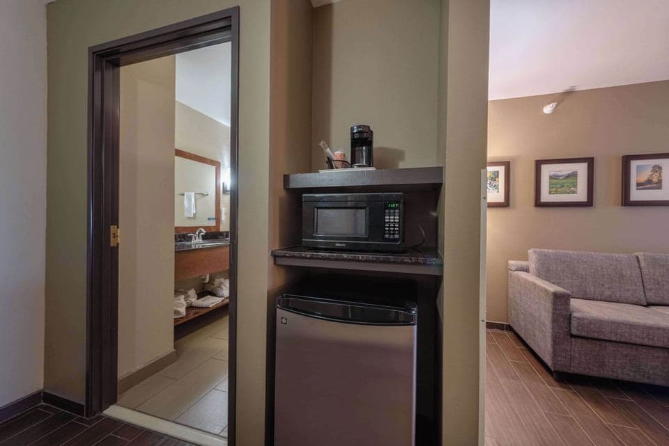 Suite, Multiple Beds, Non Smoking | Individually decorated, individually furnished, desk, laptop workspace