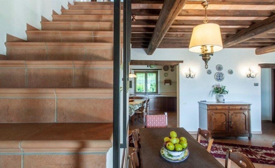 La Camilla, stairs in the living room