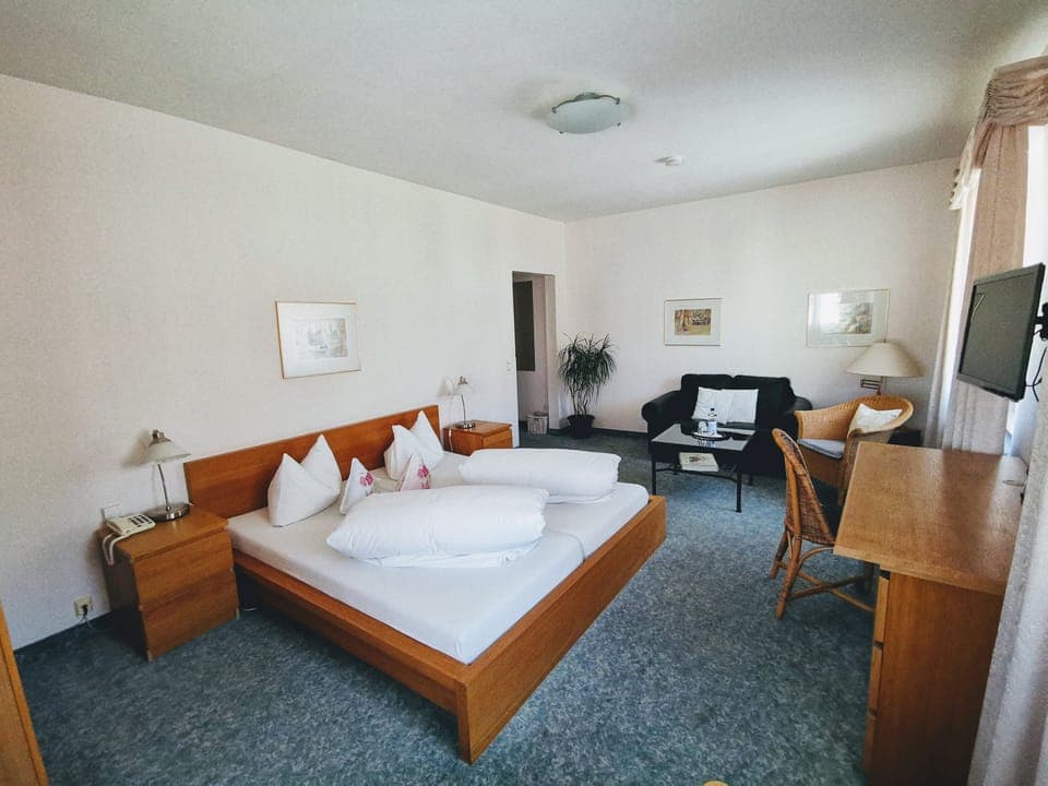 Comfort Double Room | Free WiFi, bed sheets