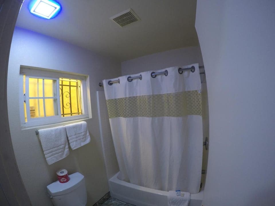 Combined shower/tub, deep soaking tub, free toiletries, hair dryer