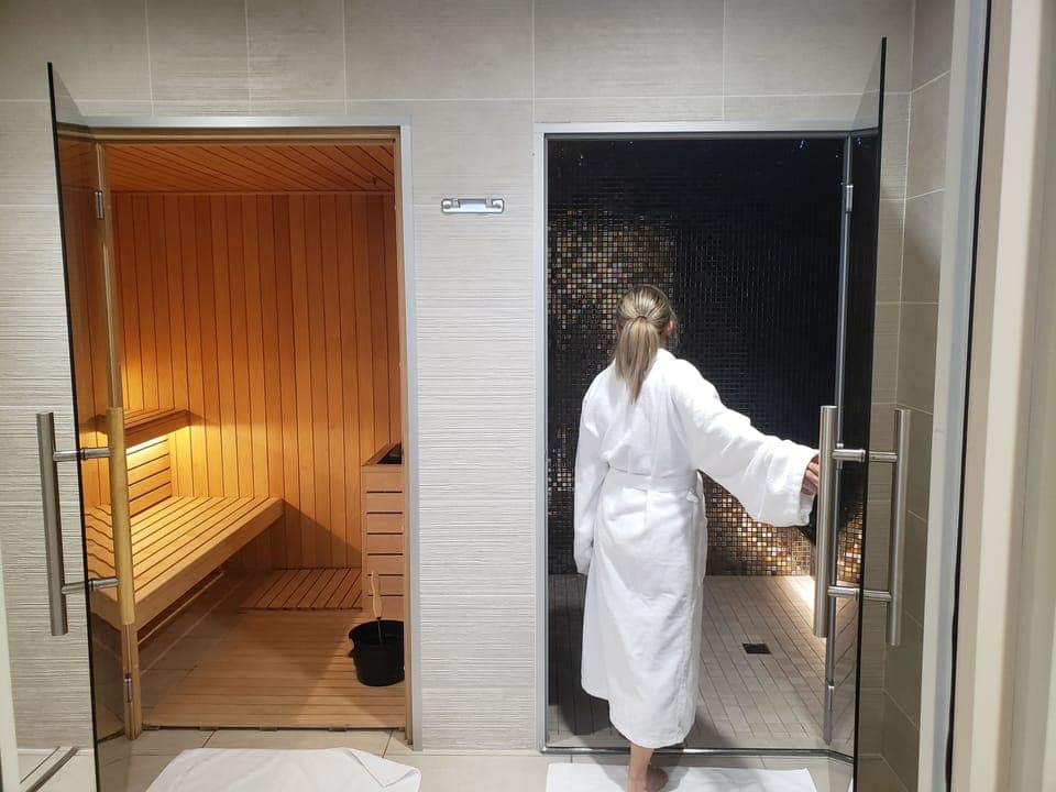 Sauna, steam room