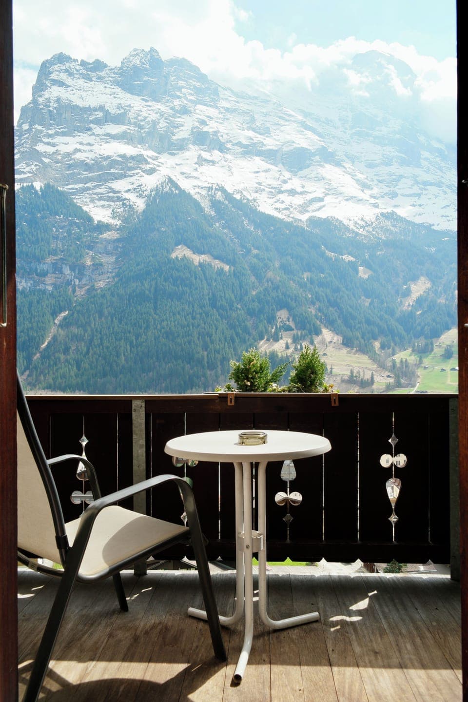 Single Room Superior Eiger View | Hypo-allergenic bedding, down comforters, in-room safe, desk