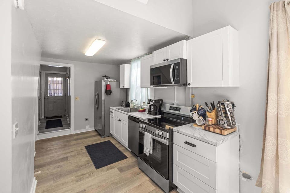 【Kitchen】 Fully renovated — gas range, full-size fridge, stocked for cooking together.