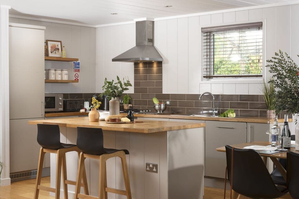 Full kitchen with breakfast bar, coffee and tea facilities, dishwasher, oven and microwave  - Blackbird Lodge