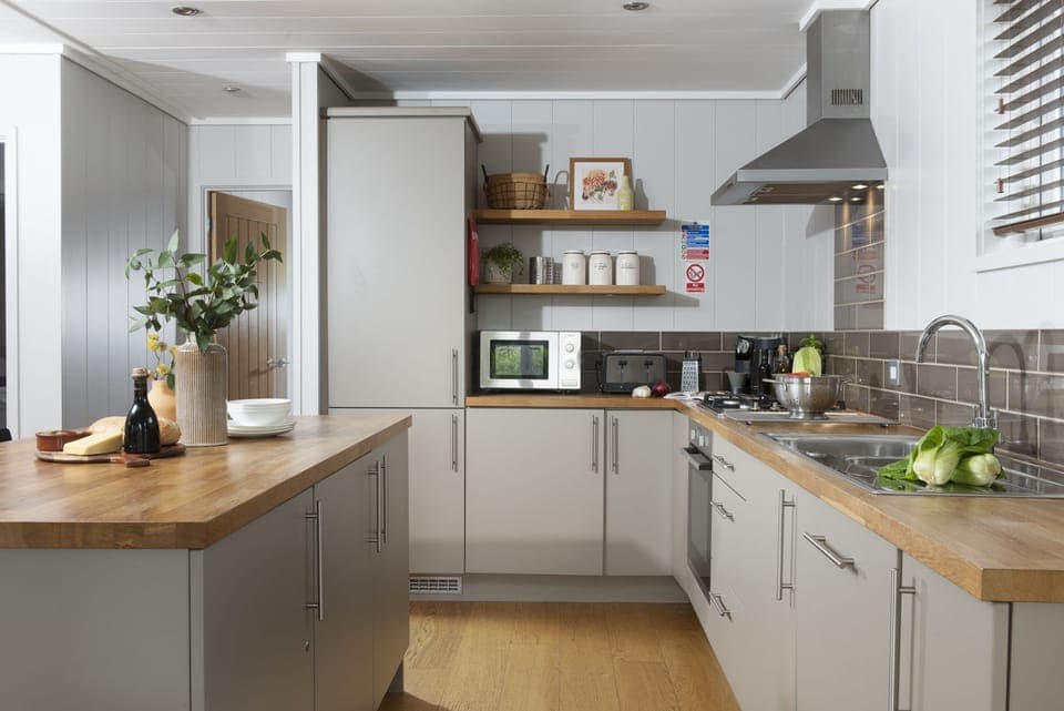 Kitchen with island, food storage, microwave, coffee machine, dishwasher  - Blackbird Lodge