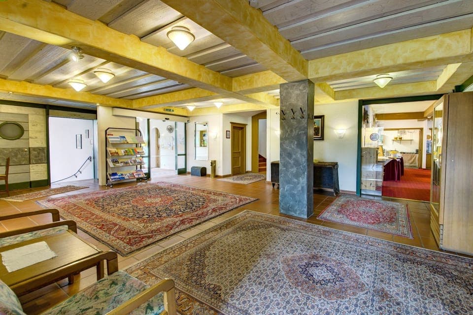 Entrance / Reception