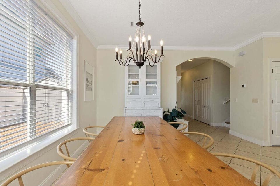 Dining for eight at the left side dining table