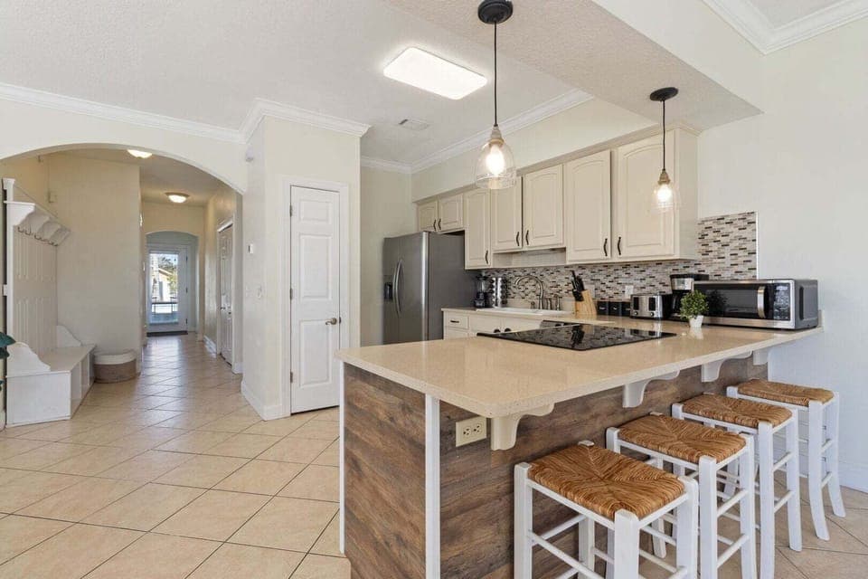 Full kitchen with eat-in bar seating