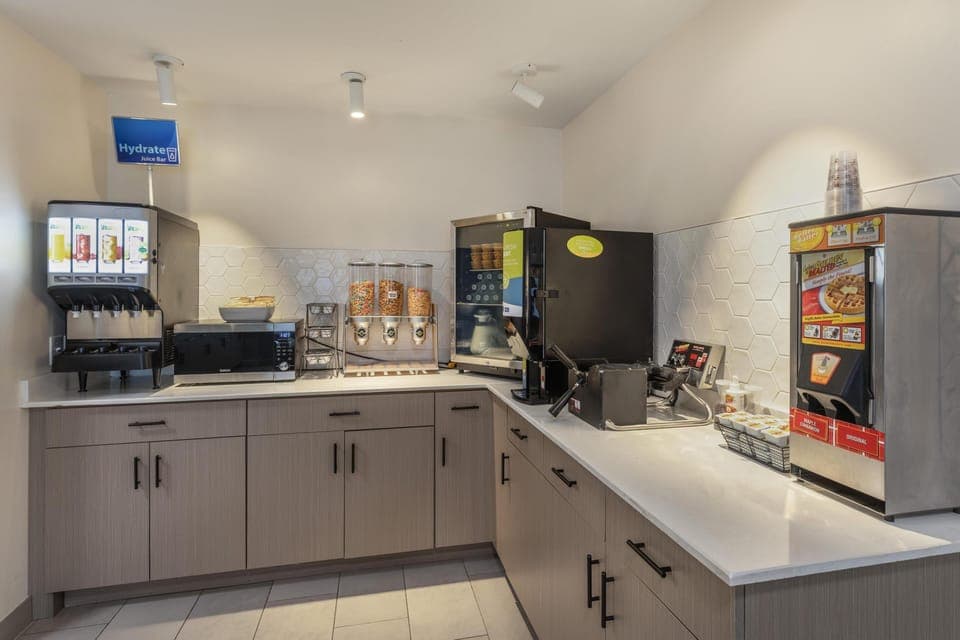 Free daily continental breakfast