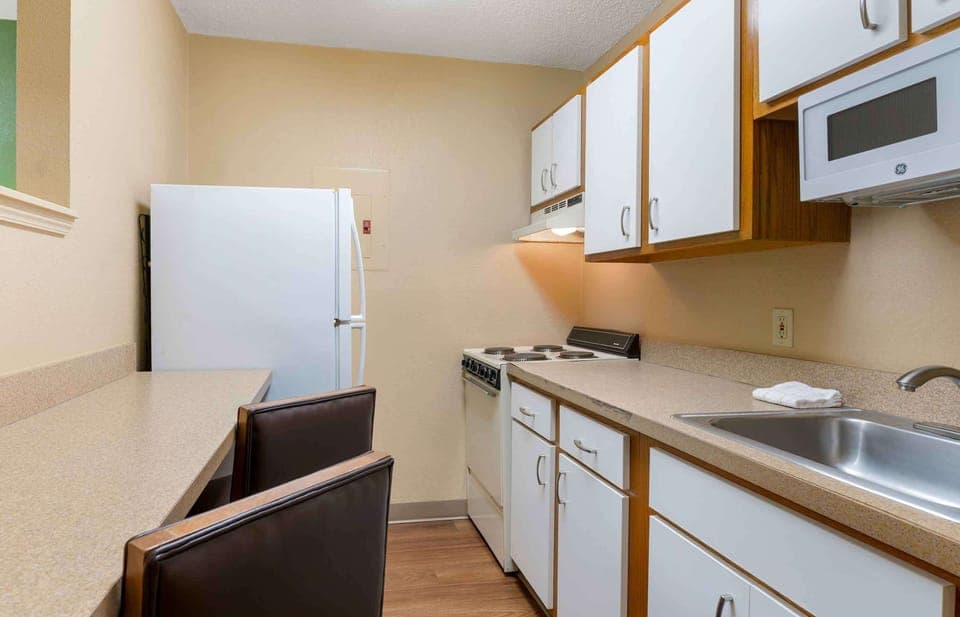 Deluxe Studio, 1 Queen Bed with Sofa bed, Non Smoking | Private kitchen | Fridge, microwave, stovetop, cookware/dishes/utensils